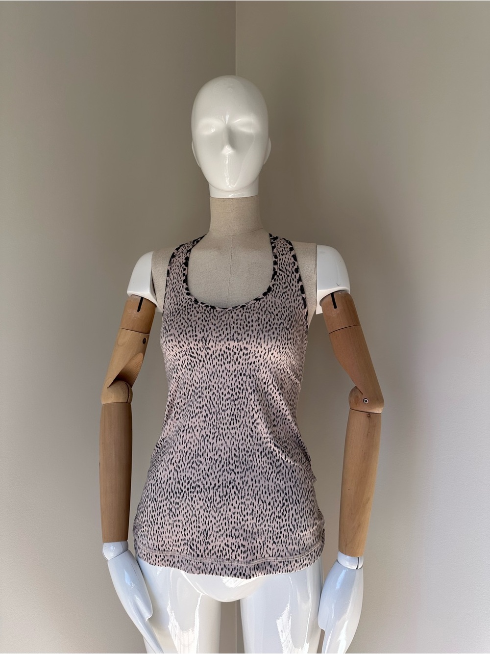 Lululemon women’s sport tops bundle size 6-8 (S)